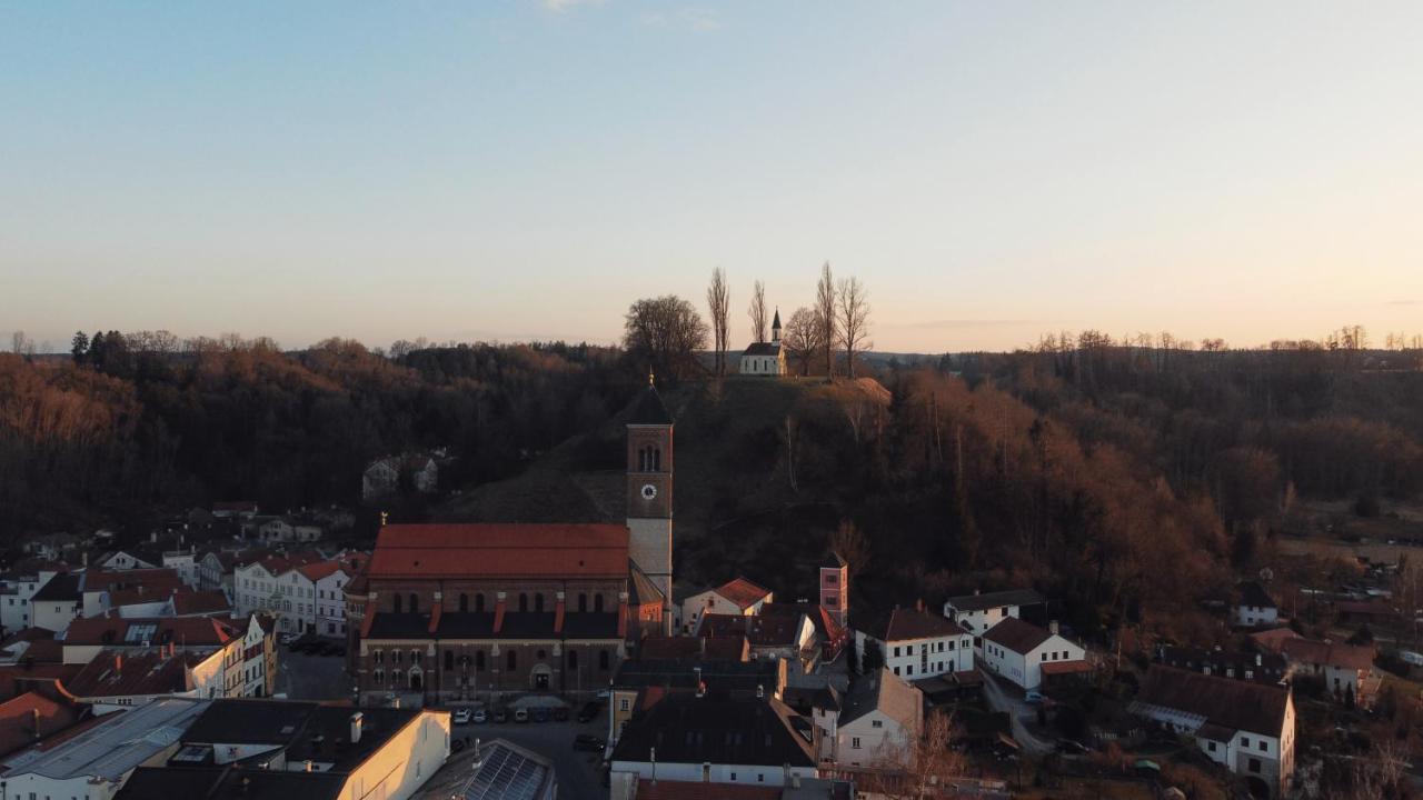 Stilvolle Wohnung Auf 50 M² Mit Parkplatz Und Wifi Kraiburg am Inn Buitenkant foto